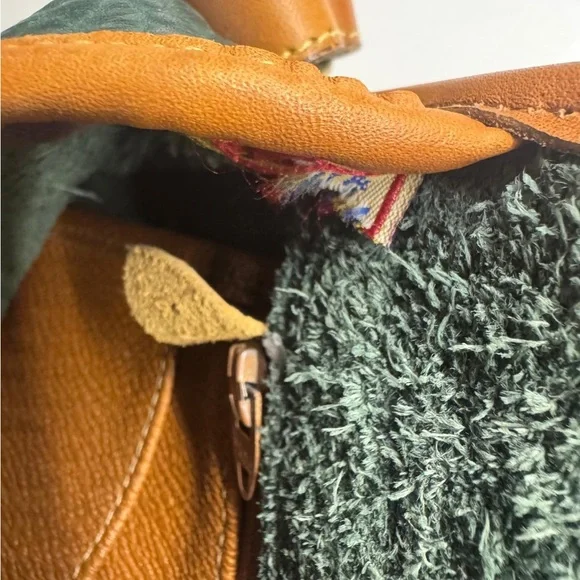 Elegant Green and Tan Leather Women's Bag - Picture 7 of 7